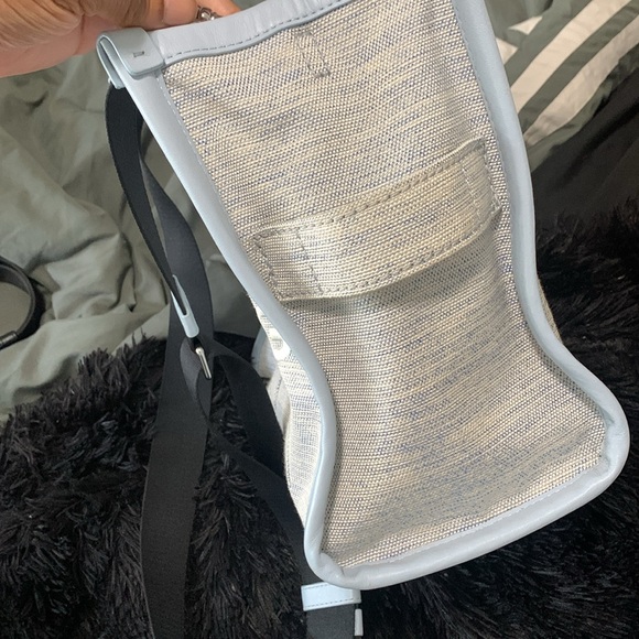 Marc Jacob Tote Bag , used has minor stains on the bottom and handles - Picture 4 of 9